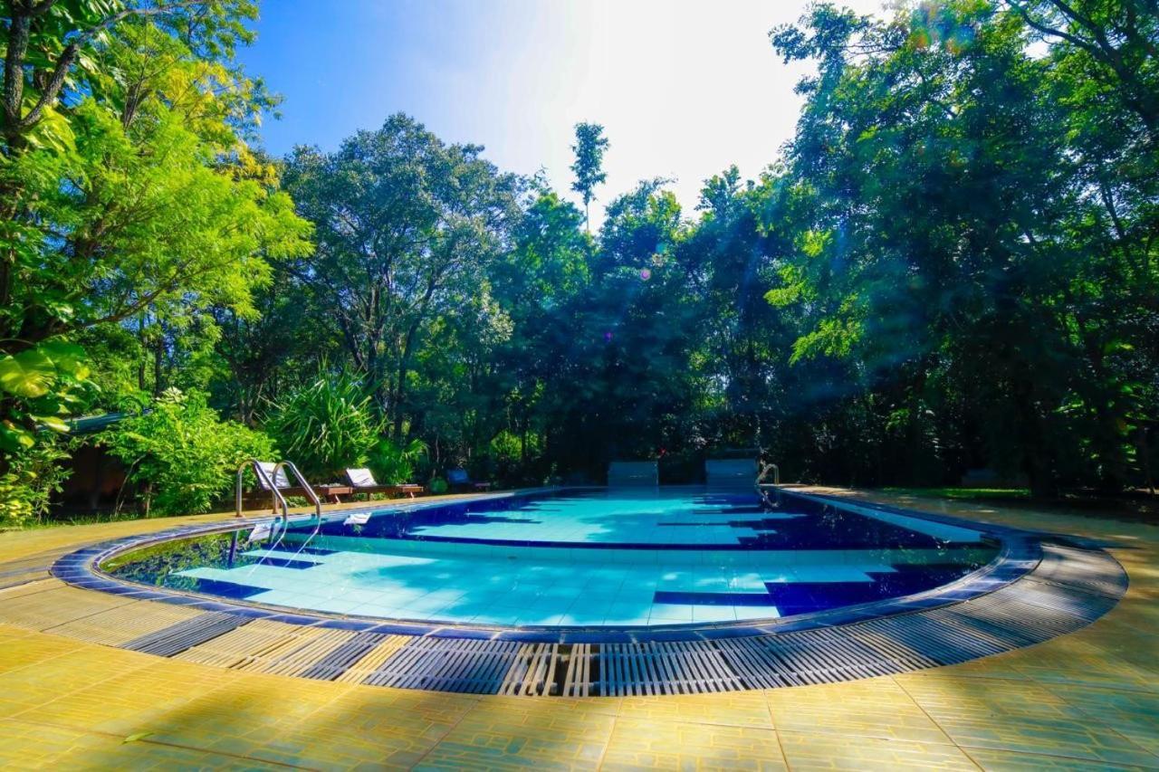 Jays Holiday Resort Habarana Bagian luar foto