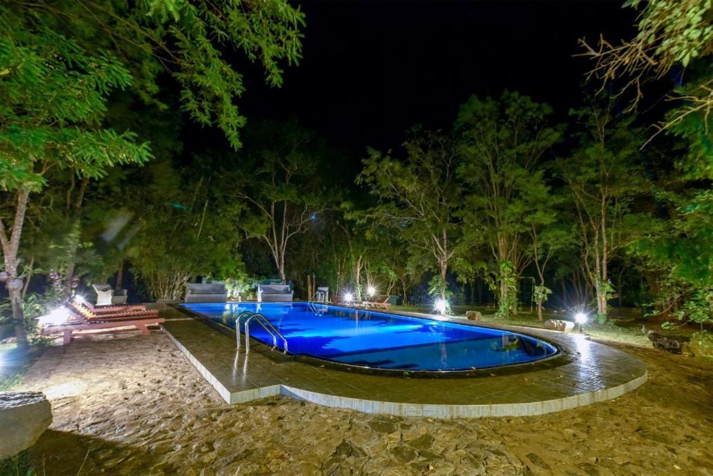 Jays Holiday Resort Habarana Bagian luar foto