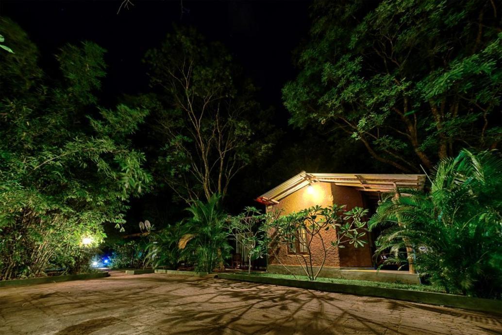 Jays Holiday Resort Habarana Bagian luar foto